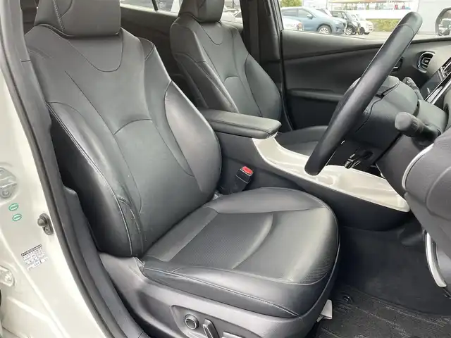 トヨタ プリウス A プレミアム　ツーリングセレ 鳥取県 2016(平28)年 5万km ホワイトパールクリスタルシャイン アルパイン９型ナビ／フルセグ／ＤＶＤ／ＣＤ／ＢＴ/バックカメラ/トヨタセーフテセンス/レーダークルーズコントロール/レーンキープアシスト/ヘットアップディスプレイ・ＢＳＭ/黒レザーシート/前席シートヒーター/運転席パワーシート/LEDヘットライト/LEDフォグランプ/純正１７インチアルミホイール/純正OPブラックホイールキャップ/プッシュスタート/フロアマット/ドアバイザー