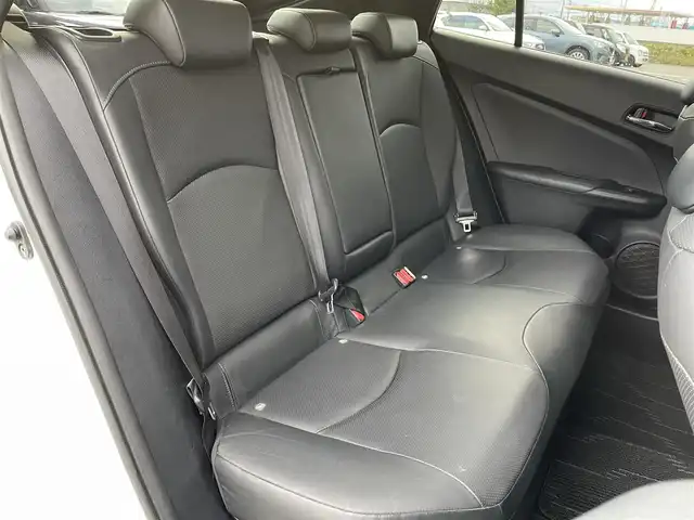 トヨタ プリウス A プレミアム　ツーリングセレ 鳥取県 2016(平28)年 5万km ホワイトパールクリスタルシャイン アルパイン９型ナビ／フルセグ／ＤＶＤ／ＣＤ／ＢＴ/バックカメラ/トヨタセーフテセンス/レーダークルーズコントロール/レーンキープアシスト/ヘットアップディスプレイ・ＢＳＭ/黒レザーシート/前席シートヒーター/運転席パワーシート/LEDヘットライト/LEDフォグランプ/純正１７インチアルミホイール/純正OPブラックホイールキャップ/プッシュスタート/フロアマット/ドアバイザー