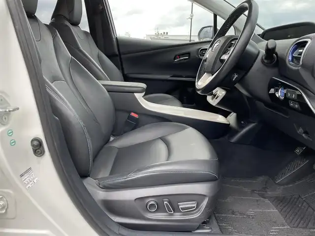 トヨタ プリウス A プレミアム　ツーリングセレ 鳥取県 2016(平28)年 5万km ホワイトパールクリスタルシャイン アルパイン９型ナビ／フルセグ／ＤＶＤ／ＣＤ／ＢＴ/バックカメラ/トヨタセーフテセンス/レーダークルーズコントロール/レーンキープアシスト/ヘットアップディスプレイ・ＢＳＭ/黒レザーシート/前席シートヒーター/運転席パワーシート/LEDヘットライト/LEDフォグランプ/純正１７インチアルミホイール/純正OPブラックホイールキャップ/プッシュスタート/フロアマット/ドアバイザー