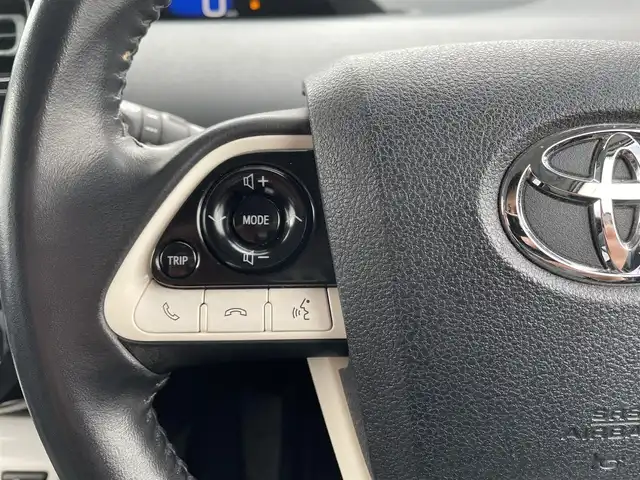 トヨタ プリウス A プレミアム　ツーリングセレ 鳥取県 2016(平28)年 5万km ホワイトパールクリスタルシャイン アルパイン９型ナビ／フルセグ／ＤＶＤ／ＣＤ／ＢＴ/バックカメラ/トヨタセーフテセンス/レーダークルーズコントロール/レーンキープアシスト/ヘットアップディスプレイ・ＢＳＭ/黒レザーシート/前席シートヒーター/運転席パワーシート/LEDヘットライト/LEDフォグランプ/純正１７インチアルミホイール/純正OPブラックホイールキャップ/プッシュスタート/フロアマット/ドアバイザー