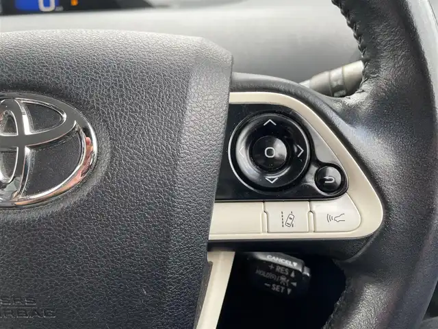 トヨタ プリウス A プレミアム　ツーリングセレ 鳥取県 2016(平28)年 5万km ホワイトパールクリスタルシャイン アルパイン９型ナビ／フルセグ／ＤＶＤ／ＣＤ／ＢＴ/バックカメラ/トヨタセーフテセンス/レーダークルーズコントロール/レーンキープアシスト/ヘットアップディスプレイ・ＢＳＭ/黒レザーシート/前席シートヒーター/運転席パワーシート/LEDヘットライト/LEDフォグランプ/純正１７インチアルミホイール/純正OPブラックホイールキャップ/プッシュスタート/フロアマット/ドアバイザー