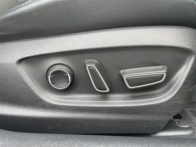 トヨタ プリウス A プレミアム　ツーリングセレ 鳥取県 2016(平28)年 5万km ホワイトパールクリスタルシャイン アルパイン９型ナビ／フルセグ／ＤＶＤ／ＣＤ／ＢＴ/バックカメラ/トヨタセーフテセンス/レーダークルーズコントロール/レーンキープアシスト/ヘットアップディスプレイ・ＢＳＭ/黒レザーシート/前席シートヒーター/運転席パワーシート/LEDヘットライト/LEDフォグランプ/純正１７インチアルミホイール/純正OPブラックホイールキャップ/プッシュスタート/フロアマット/ドアバイザー