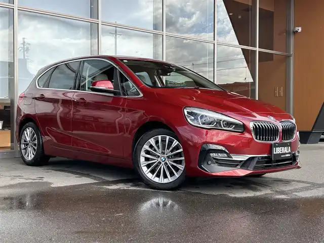 ＢＭＷ ２１８ｄ アクティブツアラー ラグジュアリー 岐阜県 2019(令1)年 4.8万km ワイン プラスパッケージ/　ITSスポット対応DSRC車載器/　（ルームミラー内蔵、ETC機能付）/　LEDフロントフォグランプ/　オートマチックエアコンディショナー/ドライビング・アシスト/　車線逸脱警告システム/　前車接近警告機能/　衝突回避被害軽減ブレーキ/リヤビューカメラ（予想進路表示機能付）/LEDヘッドライト/電動フロントシート運転席助手席/フロントシートヒーティング