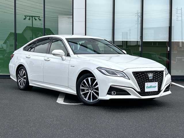 トヨタ クラウン ハイブリッド S Cパッケージ 岐阜県 2018(平30)年 8.8万km ホワイトパールクリスタルシャイン 登録時走行距離88264km/純正８インチナビ(Bluetooth接続/CDチェンジャー)/フルセグＴＶ/バックカメラ/ステアリングヒーター/レーダークルーズコントロール/パワーシート/エアシート/レザーシート/ブラインドスポットモニター/コーナーセンサー/ドライブレコーダー/禁煙車/ビルトインETC/純正アルミホイール/レーンキープアシスト/プッシュスタート/スペアキー/スマートキー