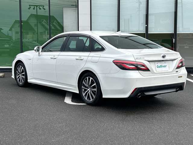 トヨタ クラウン ハイブリッド S Cパッケージ 岐阜県 2018(平30)年 8.8万km ホワイトパールクリスタルシャイン 登録時走行距離88264km/純正８インチナビ(Bluetooth接続/CDチェンジャー)/フルセグＴＶ/バックカメラ/ステアリングヒーター/レーダークルーズコントロール/パワーシート/エアシート/レザーシート/ブラインドスポットモニター/コーナーセンサー/ドライブレコーダー/禁煙車/ビルトインETC/純正アルミホイール/レーンキープアシスト/プッシュスタート/スペアキー/スマートキー