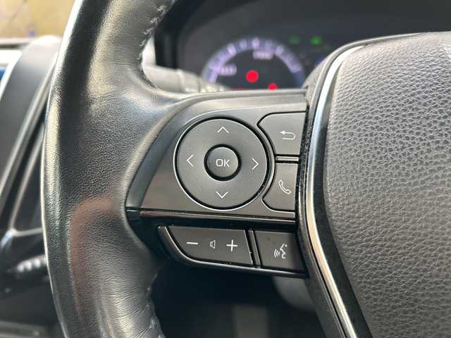 トヨタ クラウン ハイブリッド S Cパッケージ 岐阜県 2018(平30)年 8.8万km ホワイトパールクリスタルシャイン 登録時走行距離88264km/純正８インチナビ(Bluetooth接続/CDチェンジャー)/フルセグＴＶ/バックカメラ/ステアリングヒーター/レーダークルーズコントロール/パワーシート/エアシート/レザーシート/ブラインドスポットモニター/コーナーセンサー/ドライブレコーダー/禁煙車/ビルトインETC/純正アルミホイール/レーンキープアシスト/プッシュスタート/スペアキー/スマートキー