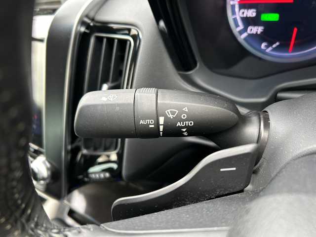 トヨタ クラウン ハイブリッド S Cパッケージ 岐阜県 2018(平30)年 8.8万km ホワイトパールクリスタルシャイン 登録時走行距離88264km/純正８インチナビ(Bluetooth接続/CDチェンジャー)/フルセグＴＶ/バックカメラ/ステアリングヒーター/レーダークルーズコントロール/パワーシート/エアシート/レザーシート/ブラインドスポットモニター/コーナーセンサー/ドライブレコーダー/禁煙車/ビルトインETC/純正アルミホイール/レーンキープアシスト/プッシュスタート/スペアキー/スマートキー