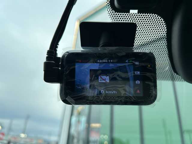 トヨタ クラウン ハイブリッド S Cパッケージ 岐阜県 2018(平30)年 8.8万km ホワイトパールクリスタルシャイン 登録時走行距離88264km/純正８インチナビ(Bluetooth接続/CDチェンジャー)/フルセグＴＶ/バックカメラ/ステアリングヒーター/レーダークルーズコントロール/パワーシート/エアシート/レザーシート/ブラインドスポットモニター/コーナーセンサー/ドライブレコーダー/禁煙車/ビルトインETC/純正アルミホイール/レーンキープアシスト/プッシュスタート/スペアキー/スマートキー