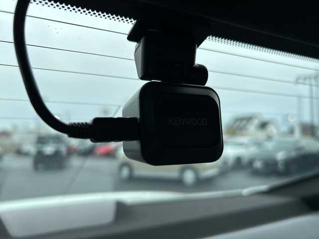 トヨタ クラウン ハイブリッド S Cパッケージ 岐阜県 2018(平30)年 8.8万km ホワイトパールクリスタルシャイン 登録時走行距離88264km/純正８インチナビ(Bluetooth接続/CDチェンジャー)/フルセグＴＶ/バックカメラ/ステアリングヒーター/レーダークルーズコントロール/パワーシート/エアシート/レザーシート/ブラインドスポットモニター/コーナーセンサー/ドライブレコーダー/禁煙車/ビルトインETC/純正アルミホイール/レーンキープアシスト/プッシュスタート/スペアキー/スマートキー