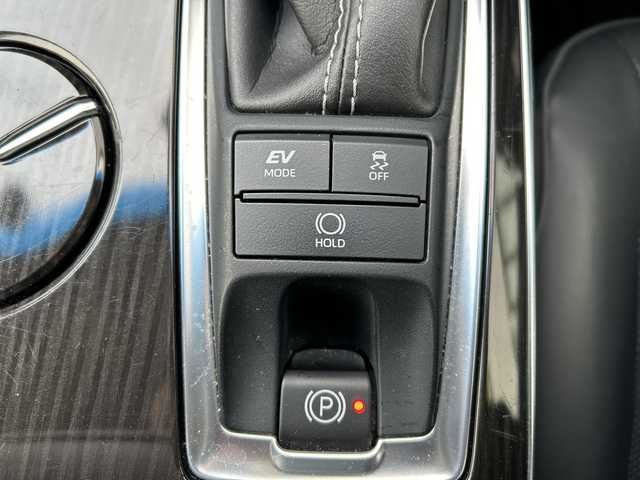 トヨタ クラウン ハイブリッド S Cパッケージ 岐阜県 2018(平30)年 8.8万km ホワイトパールクリスタルシャイン 登録時走行距離88264km/純正８インチナビ(Bluetooth接続/CDチェンジャー)/フルセグＴＶ/バックカメラ/ステアリングヒーター/レーダークルーズコントロール/パワーシート/エアシート/レザーシート/ブラインドスポットモニター/コーナーセンサー/ドライブレコーダー/禁煙車/ビルトインETC/純正アルミホイール/レーンキープアシスト/プッシュスタート/スペアキー/スマートキー