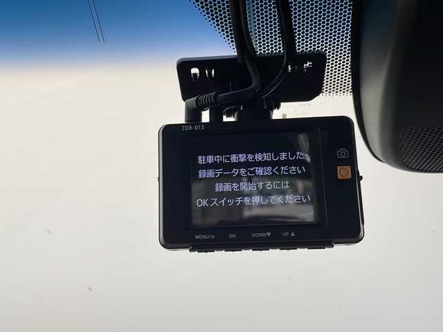 ホンダ ヴェゼル ハイブリッド Z 愛知県 2015(平27)年 8.2万km ホワイトオーキッドパール 8型ナビ/クルーズコントロール/シートヒーター/フルセグ/ＣＤ/Bluetooth/バックカメラ/純正アルミホイール/ルーフレール/パドルシフト/LEDヘッドライト/オートライト/ドライブレコーダー/ETC/ステアリングスイッチ/スマートキー/プッシュスタート