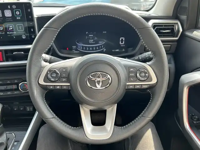 トヨタ ライズ Z 和歌山県 2024(令6)年 0.7万km ナチュラルベージュマイカM ディスプレイオーディオ/AppleCarPlay/AndroidAuto/フルセグTV/全方位カメラ/衝突被害軽減ブレーキ/ブラインドスポットモニター/レーンキープアシスト/レーダークルーズコントロール/横滑り防止/オートライト/前後コーナーセンサー/前後ドラレコ/ビルトインETC/前席シートヒーター/ステアリングリモコン/ドアバイザー/LEDヘッドライト/フロントフォグランプ/リアフォグランプ/プッシュスタート