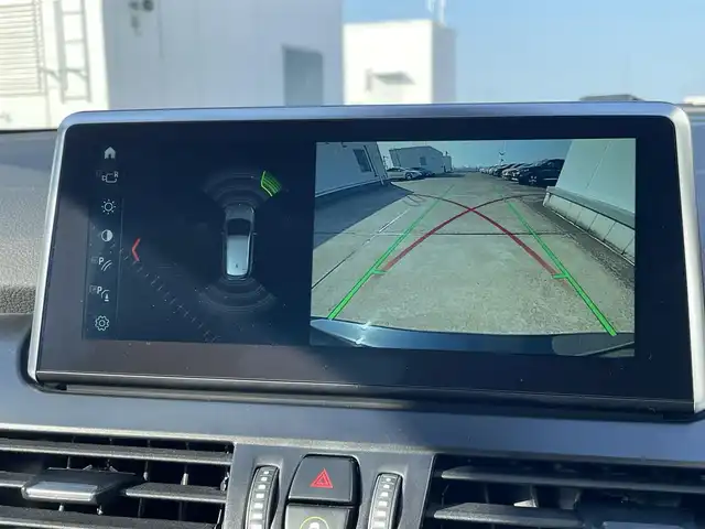 ＢＭＷ ２１８ｄ アクティブツアラー ラグジュアリー 東京都 2018(平30)年 3.9万km 黒 純正ナビ/バックモニター/CD/DVD再生/Bluetooth接続/AM/FM/ワンオーナー/ドライビングアシスト/LEDヘッドランプ/クローム枠付クローム縦12本フロントグリル/開口部台形フロントバンパー/クローム加飾付フロントフォグランプ/クロームサイドウインドウモール/リアスポイラー/クローム加飾付ボディ同色リアバンパー/シングルマフラー/205/60R16タイヤ/16インチ5本トリプルスポークアルミホイール/ファインラインストリーム木目調インパネ加飾/左右独立温度調整機能付オートエアコン/クロームU字型加飾付革巻きステアリングホイール/本革シート/パワーシート(D席/N席)/シートヒーター(D席/N席)/グレールーフライニング/HDDナビゲーション(8.8インチワイドディスプレイ)/6スピーカー/ルームミラー内蔵ETC/コネクテッドドライブスタンダード