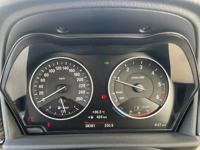 ＢＭＷ ２１８ｄ アクティブツアラー ラグジュアリー 東京都 2018(平30)年 3.9万km 黒 純正ナビ/バックモニター/CD/DVD再生/Bluetooth接続/AM/FM/ワンオーナー/ドライビングアシスト/LEDヘッドランプ/クローム枠付クローム縦12本フロントグリル/開口部台形フロントバンパー/クローム加飾付フロントフォグランプ/クロームサイドウインドウモール/リアスポイラー/クローム加飾付ボディ同色リアバンパー/シングルマフラー/205/60R16タイヤ/16インチ5本トリプルスポークアルミホイール/ファインラインストリーム木目調インパネ加飾/左右独立温度調整機能付オートエアコン/クロームU字型加飾付革巻きステアリングホイール/本革シート/パワーシート(D席/N席)/シートヒーター(D席/N席)/グレールーフライニング/HDDナビゲーション(8.8インチワイドディスプレイ)/6スピーカー/ルームミラー内蔵ETC/コネクテッドドライブスタンダード