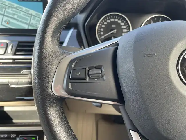 ＢＭＷ ２１８ｄ アクティブツアラー ラグジュアリー 東京都 2018(平30)年 3.9万km 黒 純正ナビ/バックモニター/CD/DVD再生/Bluetooth接続/AM/FM/ワンオーナー/ドライビングアシスト/LEDヘッドランプ/クローム枠付クローム縦12本フロントグリル/開口部台形フロントバンパー/クローム加飾付フロントフォグランプ/クロームサイドウインドウモール/リアスポイラー/クローム加飾付ボディ同色リアバンパー/シングルマフラー/205/60R16タイヤ/16インチ5本トリプルスポークアルミホイール/ファインラインストリーム木目調インパネ加飾/左右独立温度調整機能付オートエアコン/クロームU字型加飾付革巻きステアリングホイール/本革シート/パワーシート(D席/N席)/シートヒーター(D席/N席)/グレールーフライニング/HDDナビゲーション(8.8インチワイドディスプレイ)/6スピーカー/ルームミラー内蔵ETC/コネクテッドドライブスタンダード