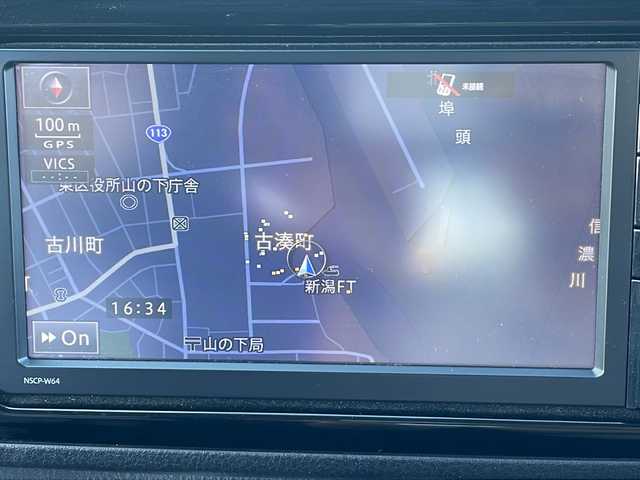 トヨタ ヴィッツ F LEDエディション 道北・旭川 2016(平28)年 8.3万km ブラックマイカ ・4WD/・禁煙車/・純正SDナビ　NSCP-W64/BT/CD/TV/AUX/・バックカメラ/・4WDオートモードスイッチ/・LEDヘッドライト/・トラクションコントロールシステム/・プライバシーガラス/・ETC/・ドアバイザー/・電動格納ミラー/・純正フロアマット/・保証書/・取扱説明書