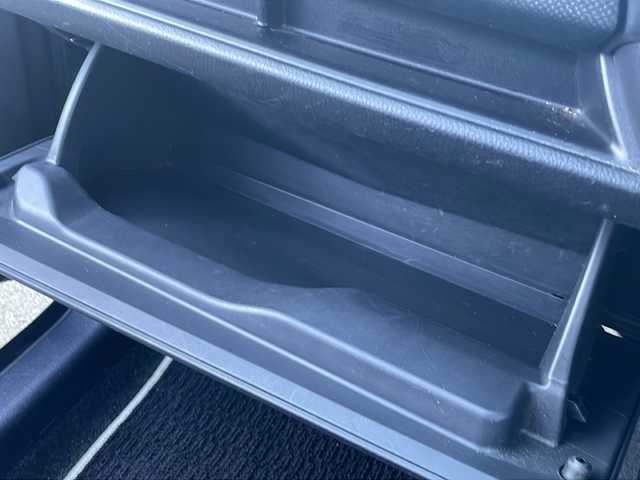 トヨタ ヴィッツ F LEDエディション 道北・旭川 2016(平28)年 8.3万km ブラックマイカ ・4WD/・禁煙車/・純正SDナビ　NSCP-W64/BT/CD/TV/AUX/・バックカメラ/・4WDオートモードスイッチ/・LEDヘッドライト/・トラクションコントロールシステム/・プライバシーガラス/・ETC/・ドアバイザー/・電動格納ミラー/・純正フロアマット/・保証書/・取扱説明書