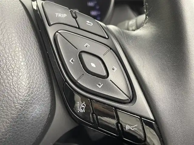 トヨタ Ｃ－ＨＲ G 群馬県 2018(平30)年 5万km ホワイトパールクリスタルシャイン 社外ナビ　Ｂカメラ　衝突軽減　レーダークルコン　コーナーセンサー　レーンキープ　ブラインドスポットモニター　横滑り防止　オートハイビーム　ＬＥＤ　ドラレコ　ＥＴＣ　シートヒーター　純正１８ＡＷ　禁煙車
