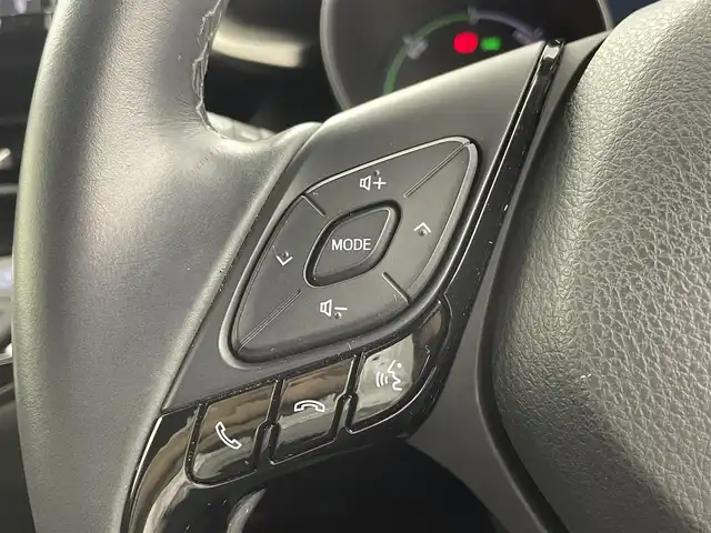 トヨタ Ｃ－ＨＲ G 群馬県 2018(平30)年 5万km ホワイトパールクリスタルシャイン 社外ナビ　Ｂカメラ　衝突軽減　レーダークルコン　コーナーセンサー　レーンキープ　ブラインドスポットモニター　横滑り防止　オートハイビーム　ＬＥＤ　ドラレコ　ＥＴＣ　シートヒーター　純正１８ＡＷ　禁煙車