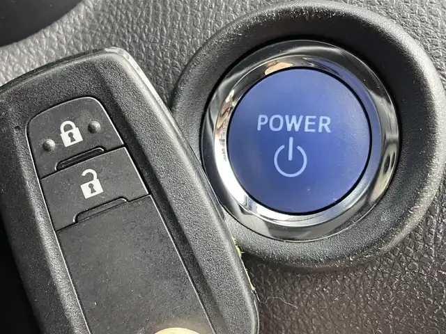 トヨタ Ｃ－ＨＲ G 群馬県 2018(平30)年 5万km ホワイトパールクリスタルシャイン 社外ナビ　Ｂカメラ　衝突軽減　レーダークルコン　コーナーセンサー　レーンキープ　ブラインドスポットモニター　横滑り防止　オートハイビーム　ＬＥＤ　ドラレコ　ＥＴＣ　シートヒーター　純正１８ＡＷ　禁煙車