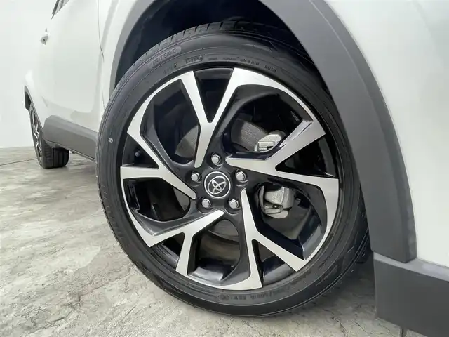 トヨタ Ｃ－ＨＲ G 群馬県 2018(平30)年 5万km ホワイトパールクリスタルシャイン 社外ナビ　Ｂカメラ　衝突軽減　レーダークルコン　コーナーセンサー　レーンキープ　ブラインドスポットモニター　横滑り防止　オートハイビーム　ＬＥＤ　ドラレコ　ＥＴＣ　シートヒーター　純正１８ＡＷ　禁煙車