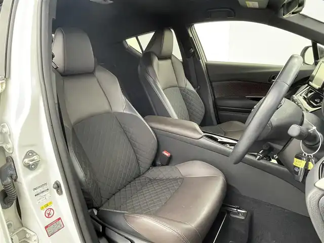 トヨタ Ｃ－ＨＲ G 群馬県 2018(平30)年 5万km ホワイトパールクリスタルシャイン 社外ナビ　Ｂカメラ　衝突軽減　レーダークルコン　コーナーセンサー　レーンキープ　ブラインドスポットモニター　横滑り防止　オートハイビーム　ＬＥＤ　ドラレコ　ＥＴＣ　シートヒーター　純正１８ＡＷ　禁煙車