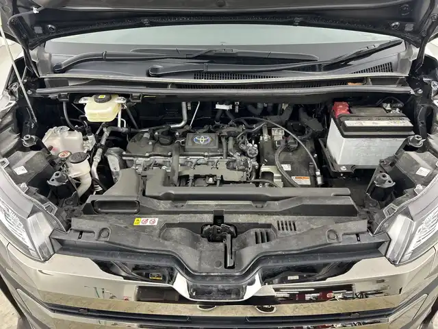 トヨタ ノア ハイブリッド S－Z 愛知県 2022(令4)年 3.9万km アティチュードブラックマイカ 禁煙車/純正10.5インチナビ/（CD/DVD/フルセグTV/Bluetooth/USB)/バックカメラ/純正フリップダウンモニター/AC100V電源/トヨタセーフティセンス/・プリクラッシュセーフティ/・レーントレーシングアシスト/・レーダークルーズコントロール/・アダプティブハイビームシステム/・ロードサインアシスト/・プロアクティブドライビングアシスト/・発進遅れ告知機能/・フロントクロストラフィックアラート/・レーンチェンジアシスト/ETC２．０/ドライブレコーダー/オットマン/ハーフレザーシート/前席シートヒーター/両側パワースライドドア/純正17インチアルミホイール/スマートキー/プッシュスタート/LEDヘッドライト/純正フロアマット