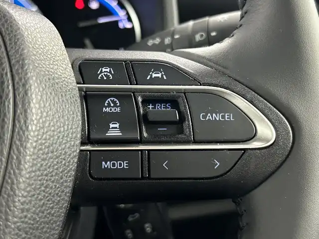 トヨタ ノア ハイブリッド S－Z 愛知県 2022(令4)年 3.9万km アティチュードブラックマイカ 禁煙車/純正10.5インチナビ/（CD/DVD/フルセグTV/Bluetooth/USB)/バックカメラ/純正フリップダウンモニター/AC100V電源/トヨタセーフティセンス/・プリクラッシュセーフティ/・レーントレーシングアシスト/・レーダークルーズコントロール/・アダプティブハイビームシステム/・ロードサインアシスト/・プロアクティブドライビングアシスト/・発進遅れ告知機能/・フロントクロストラフィックアラート/・レーンチェンジアシスト/ETC２．０/ドライブレコーダー/オットマン/ハーフレザーシート/前席シートヒーター/両側パワースライドドア/純正17インチアルミホイール/スマートキー/プッシュスタート/LEDヘッドライト/純正フロアマット