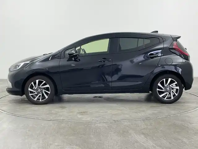トヨタ アクア Z 群馬県 2021(令3)年 4.4万km ブラックマイカ ディスプレイオーディオ/Bluetooth/オートライト/LEDヘッドライト/バックカメラ/レーダークルーズコントロール/革巻きステアリング/AC100V/nanoeX/電動格納ミラー/プッシュスタート/スマートキー/純正フロアマット/純正ドアバイザー/前後クリアランスソナー/オートマチックハイビーム/衝突被害軽減システム