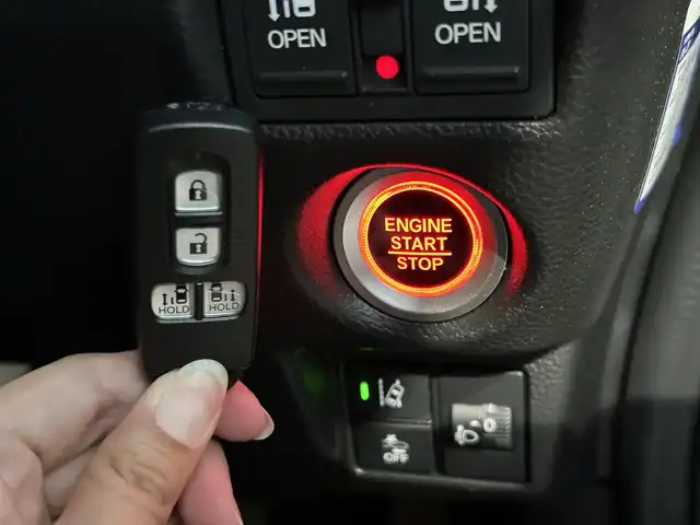 ホンダ Ｎ ＢＯＸ カスタム L ターボ 静岡県 2022(令4)年 2.4万km クリスタルブラックパール ワンオーナー　/・純正8インチナビ　/・フルセグTV /・Bluetooth接続　/・DVD再生　/・USB入力端子　/ホンダセンシング　/両側パワスラ　/プッシュスタート　/スマートキー　/スペアキー/電動パーキングブレーキ/オートブレーキホールド/ベンチシート/ハーフレザー/前席シートH　/ETC2.0　/前後ドラレコ/取扱説明書/保証書