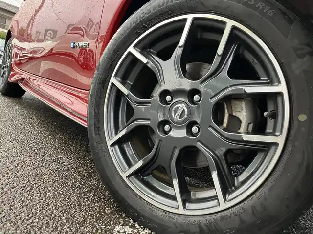日産 ノート e－パワー ニスモ 広島県 2017(平29)年 8.7万km ガーネットレッド エマージェンシーブレーキ/純正ディーラーナビ/アラウンドビューモニター/デジタルインナーミラー/LEDオートライト/フルセグTV/Bluetooth/nismo専用シート/インテリキー/新車保証書/取扱説明書/スペアキー