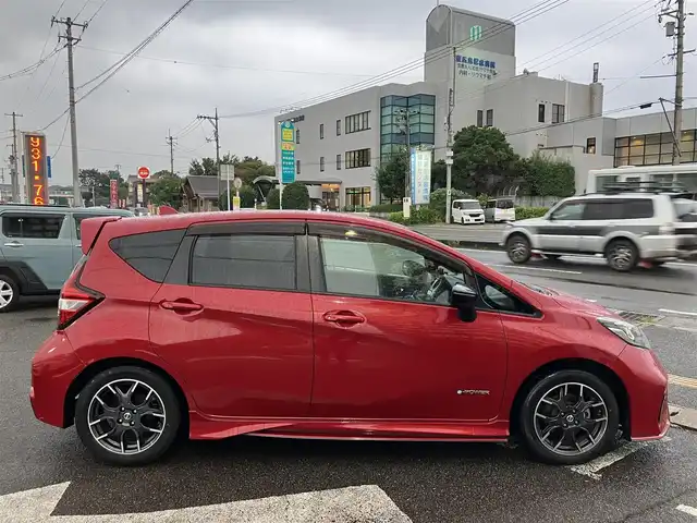 日産 ノート e－パワー ニスモ 広島県 2017(平29)年 8.7万km ガーネットレッド エマージェンシーブレーキ/純正ディーラーナビ/アラウンドビューモニター/デジタルインナーミラー/LEDオートライト/フルセグTV/Bluetooth/nismo専用シート/インテリキー/新車保証書/取扱説明書/スペアキー