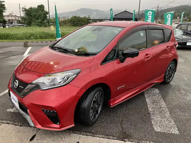 日産 ノート e－パワー ニスモ 広島県 2017(平29)年 8.7万km ガーネットレッド エマージェンシーブレーキ/純正ディーラーナビ/アラウンドビューモニター/デジタルインナーミラー/LEDオートライト/フルセグTV/Bluetooth/nismo専用シート/インテリキー/新車保証書/取扱説明書/スペアキー