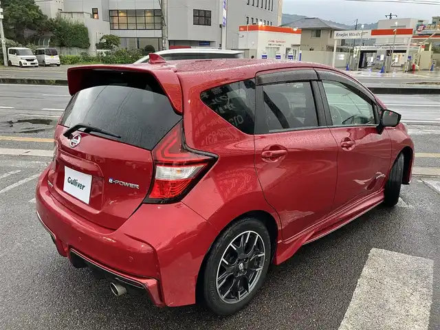 日産 ノート e－パワー ニスモ 広島県 2017(平29)年 8.7万km ガーネットレッド エマージェンシーブレーキ/純正ディーラーナビ/アラウンドビューモニター/デジタルインナーミラー/LEDオートライト/フルセグTV/Bluetooth/nismo専用シート/インテリキー/新車保証書/取扱説明書/スペアキー