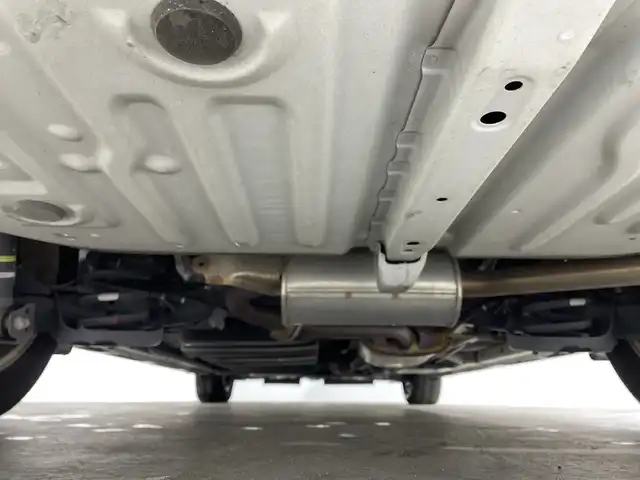トヨタ ノア Si 福岡県 2015(平27)年 9.9万km ホワイトパールクリスタルシャイン 純正メモリナビ/・CD/DVD/BT/フルセグTV/・バックモニター/純正フリップダウンモニター/両側パワースライドドア/ETC/ドライブレコーダー前後/スマートキー/・スペアキー/・プッシュスタート/オートライト/・ォグランプ/革巻きステアリング/・ステアリングリモコン/純正16インチアルミホイール/純正フロアマット/純正ドアバイザー