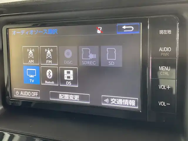 トヨタ ノア Si 福岡県 2015(平27)年 9.9万km ホワイトパールクリスタルシャイン 純正メモリナビ/・CD/DVD/BT/フルセグTV/・バックモニター/純正フリップダウンモニター/両側パワースライドドア/ETC/ドライブレコーダー前後/スマートキー/・スペアキー/・プッシュスタート/オートライト/・ォグランプ/革巻きステアリング/・ステアリングリモコン/純正16インチアルミホイール/純正フロアマット/純正ドアバイザー