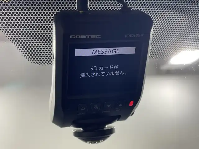 トヨタ ノア Si 福岡県 2015(平27)年 9.9万km ホワイトパールクリスタルシャイン 純正メモリナビ/・CD/DVD/BT/フルセグTV/・バックモニター/純正フリップダウンモニター/両側パワースライドドア/ETC/ドライブレコーダー前後/スマートキー/・スペアキー/・プッシュスタート/オートライト/・ォグランプ/革巻きステアリング/・ステアリングリモコン/純正16インチアルミホイール/純正フロアマット/純正ドアバイザー