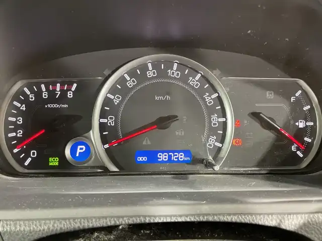 トヨタ ノア Si 福岡県 2015(平27)年 9.9万km ホワイトパールクリスタルシャイン 純正メモリナビ/・CD/DVD/BT/フルセグTV/・バックモニター/純正フリップダウンモニター/両側パワースライドドア/ETC/ドライブレコーダー前後/スマートキー/・スペアキー/・プッシュスタート/オートライト/・ォグランプ/革巻きステアリング/・ステアリングリモコン/純正16インチアルミホイール/純正フロアマット/純正ドアバイザー