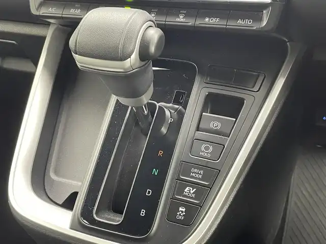 トヨタ ノア ハイブリッド S－G 茨城県 2023(令5)年 4.3万km メタルストリームM 純正ナビ/・バックカメラ/・フルセグテレビ/・Bluetooth接続/・USB入力端子/ETC/ドライブレコーダー/両側パワースライドドア/コーナーセンサー/ABS/レーンアシストキープ/横滑り防止装置/盗難防止装置/LEDヘッドライト/・オートライト/・オートマティックハイビーム