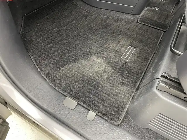 トヨタ ノア ハイブリッド S－G 茨城県 2023(令5)年 4.3万km メタルストリームM 純正ナビ/・バックカメラ/・フルセグテレビ/・Bluetooth接続/・USB入力端子/ETC/ドライブレコーダー/両側パワースライドドア/コーナーセンサー/ABS/レーンアシストキープ/横滑り防止装置/盗難防止装置/LEDヘッドライト/・オートライト/・オートマティックハイビーム