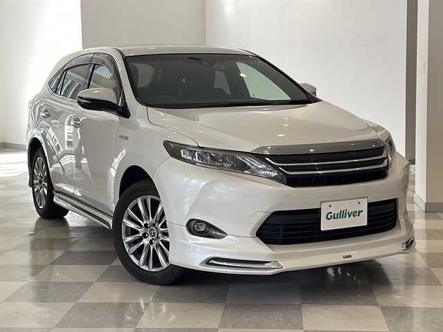 トヨタ ハリアー ハイブリッド プレミアム 福井県 2015(平27)年 8.1万km ホワイトパールクリスタルシャイン モデリスタエアロ/JLBサウンドシステム/純正8インチSDナビ/フルセグTV/BT/DVD/CD/SD/USB/AUX/バックカメラ/クルーズコントロール/プリクラッシュセーフティ/レーンキープアシスト/オートハイビーム/ETC/前後ドライブレコーダー/パワーバックドア/パワーシート/レザーシート/ウッドコンビステアリング/オートライト/LEDヘッドライト/クリスタルシフトノブ/純正シフトノブ車載/純正18インチアルミホイール/純正フロアマット/100V電源/MTモード付AT/プッシュスタート/スマートキー×2