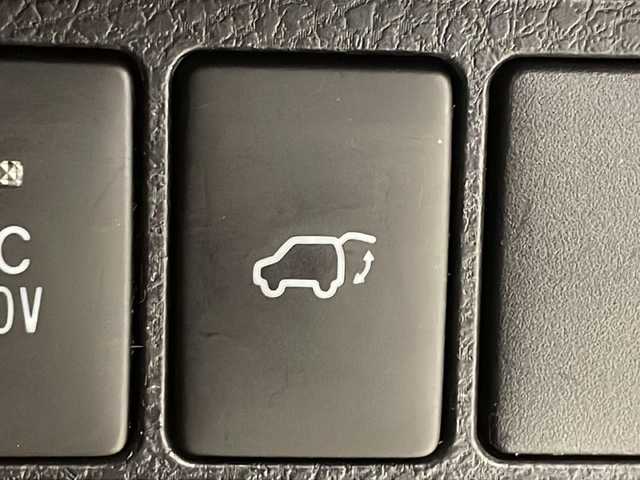 トヨタ ハリアー ハイブリッド プレミアム 福井県 2015(平27)年 8.1万km ホワイトパールクリスタルシャイン モデリスタエアロ/JLBサウンドシステム/純正8インチSDナビ/フルセグTV/BT/DVD/CD/SD/USB/AUX/バックカメラ/クルーズコントロール/プリクラッシュセーフティ/レーンキープアシスト/オートハイビーム/ETC/前後ドライブレコーダー/パワーバックドア/パワーシート/レザーシート/ウッドコンビステアリング/オートライト/LEDヘッドライト/クリスタルシフトノブ/純正シフトノブ車載/純正18インチアルミホイール/純正フロアマット/100V電源/MTモード付AT/プッシュスタート/スマートキー×2