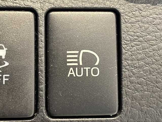 トヨタ ハリアー ハイブリッド プレミアム 福井県 2015(平27)年 8.1万km ホワイトパールクリスタルシャイン モデリスタエアロ/JLBサウンドシステム/純正8インチSDナビ/フルセグTV/BT/DVD/CD/SD/USB/AUX/バックカメラ/クルーズコントロール/プリクラッシュセーフティ/レーンキープアシスト/オートハイビーム/ETC/前後ドライブレコーダー/パワーバックドア/パワーシート/レザーシート/ウッドコンビステアリング/オートライト/LEDヘッドライト/クリスタルシフトノブ/純正シフトノブ車載/純正18インチアルミホイール/純正フロアマット/100V電源/MTモード付AT/プッシュスタート/スマートキー×2