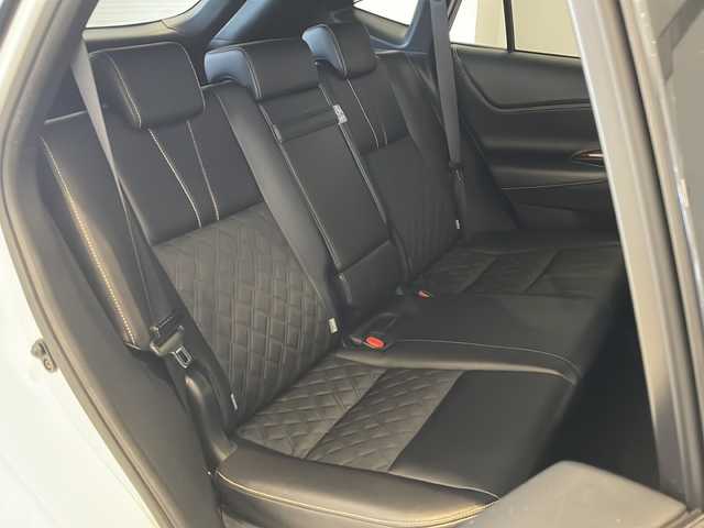 トヨタ ハリアー ハイブリッド プレミアム 福井県 2015(平27)年 8.1万km ホワイトパールクリスタルシャイン モデリスタエアロ/JLBサウンドシステム/純正8インチSDナビ/フルセグTV/BT/DVD/CD/SD/USB/AUX/バックカメラ/クルーズコントロール/プリクラッシュセーフティ/レーンキープアシスト/オートハイビーム/ETC/前後ドライブレコーダー/パワーバックドア/パワーシート/レザーシート/ウッドコンビステアリング/オートライト/LEDヘッドライト/クリスタルシフトノブ/純正シフトノブ車載/純正18インチアルミホイール/純正フロアマット/100V電源/MTモード付AT/プッシュスタート/スマートキー×2