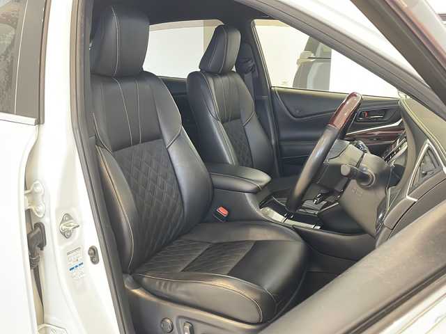 トヨタ ハリアー ハイブリッド プレミアム 福井県 2015(平27)年 8.1万km ホワイトパールクリスタルシャイン モデリスタエアロ/JLBサウンドシステム/純正8インチSDナビ/フルセグTV/BT/DVD/CD/SD/USB/AUX/バックカメラ/クルーズコントロール/プリクラッシュセーフティ/レーンキープアシスト/オートハイビーム/ETC/前後ドライブレコーダー/パワーバックドア/パワーシート/レザーシート/ウッドコンビステアリング/オートライト/LEDヘッドライト/クリスタルシフトノブ/純正シフトノブ車載/純正18インチアルミホイール/純正フロアマット/100V電源/MTモード付AT/プッシュスタート/スマートキー×2