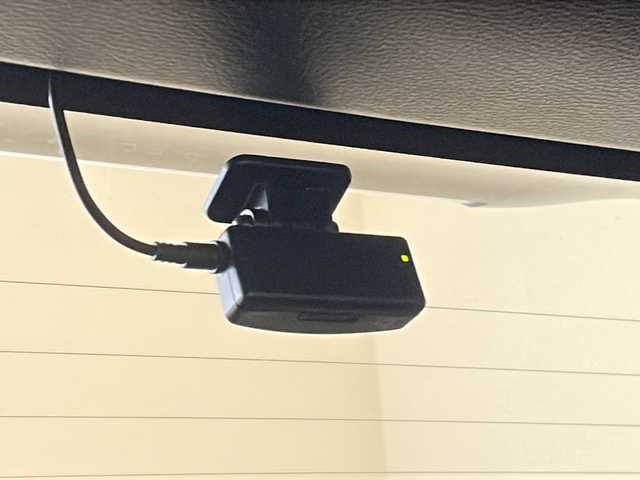 トヨタ ハリアー ハイブリッド プレミアム 福井県 2015(平27)年 8.1万km ホワイトパールクリスタルシャイン モデリスタエアロ/JLBサウンドシステム/純正8インチSDナビ/フルセグTV/BT/DVD/CD/SD/USB/AUX/バックカメラ/クルーズコントロール/プリクラッシュセーフティ/レーンキープアシスト/オートハイビーム/ETC/前後ドライブレコーダー/パワーバックドア/パワーシート/レザーシート/ウッドコンビステアリング/オートライト/LEDヘッドライト/クリスタルシフトノブ/純正シフトノブ車載/純正18インチアルミホイール/純正フロアマット/100V電源/MTモード付AT/プッシュスタート/スマートキー×2