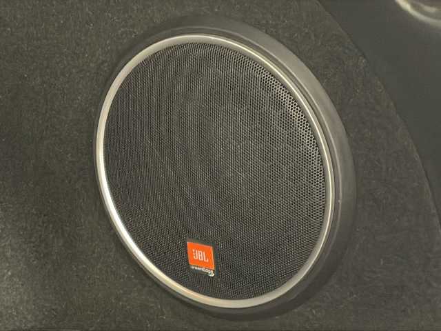 トヨタ ハリアー ハイブリッド プレミアム 福井県 2015(平27)年 8.1万km ホワイトパールクリスタルシャイン モデリスタエアロ/JLBサウンドシステム/純正8インチSDナビ/フルセグTV/BT/DVD/CD/SD/USB/AUX/バックカメラ/クルーズコントロール/プリクラッシュセーフティ/レーンキープアシスト/オートハイビーム/ETC/前後ドライブレコーダー/パワーバックドア/パワーシート/レザーシート/ウッドコンビステアリング/オートライト/LEDヘッドライト/クリスタルシフトノブ/純正シフトノブ車載/純正18インチアルミホイール/純正フロアマット/100V電源/MTモード付AT/プッシュスタート/スマートキー×2