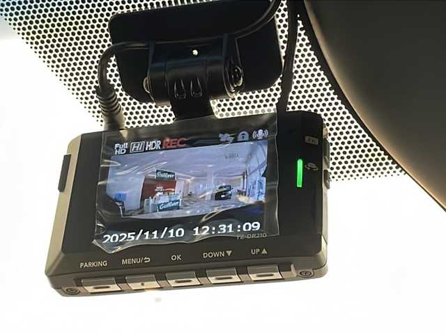 トヨタ ハリアー ハイブリッド プレミアム 福井県 2015(平27)年 8.1万km ホワイトパールクリスタルシャイン モデリスタエアロ/JLBサウンドシステム/純正8インチSDナビ/フルセグTV/BT/DVD/CD/SD/USB/AUX/バックカメラ/クルーズコントロール/プリクラッシュセーフティ/レーンキープアシスト/オートハイビーム/ETC/前後ドライブレコーダー/パワーバックドア/パワーシート/レザーシート/ウッドコンビステアリング/オートライト/LEDヘッドライト/クリスタルシフトノブ/純正シフトノブ車載/純正18インチアルミホイール/純正フロアマット/100V電源/MTモード付AT/プッシュスタート/スマートキー×2