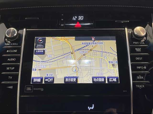 トヨタ ハリアー ハイブリッド プレミアム 福井県 2015(平27)年 8.1万km ホワイトパールクリスタルシャイン モデリスタエアロ/JLBサウンドシステム/純正8インチSDナビ/フルセグTV/BT/DVD/CD/SD/USB/AUX/バックカメラ/クルーズコントロール/プリクラッシュセーフティ/レーンキープアシスト/オートハイビーム/ETC/前後ドライブレコーダー/パワーバックドア/パワーシート/レザーシート/ウッドコンビステアリング/オートライト/LEDヘッドライト/クリスタルシフトノブ/純正シフトノブ車載/純正18インチアルミホイール/純正フロアマット/100V電源/MTモード付AT/プッシュスタート/スマートキー×2