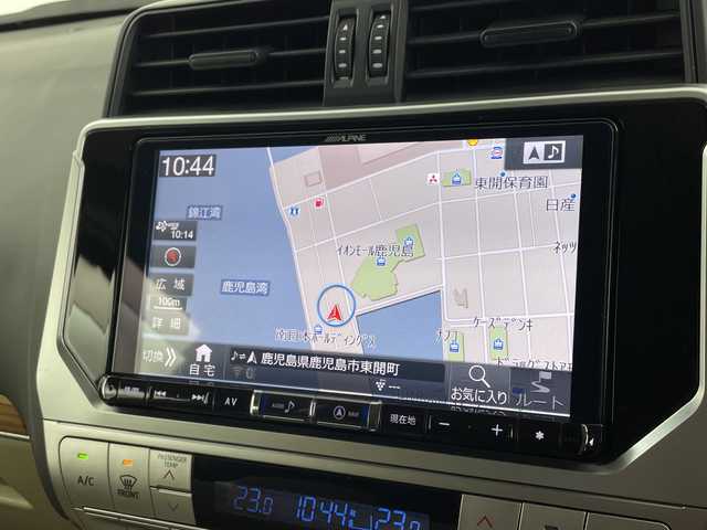 トヨタ ランドクルーザー プラド TX 鹿児島県 2019(令1)年 3.2万km ホワイトパールクリスタルシャイン ALPINE９型ナビ/（FM・AM/CD・DVD/BT/TV）/ALPINEスピーカー/バックカメラ/パーキングセンサー/社外フロアマット/リフトアップ/ETC/LDA/PCS/ACC/LEDヘッドライト/社外AW/フルセグTV/ホワイトレタータイヤ